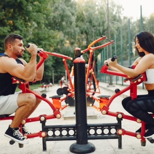 fpkdl.com_960_images_fpkdl.com_960_beautiful-couple-training-summer-park_1157-20475